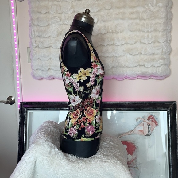 GUESS Floral Black Tank Top - Picture 5 of 7